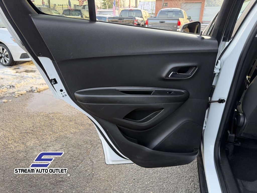 Used 2021 Chevrolet Trax LS w/ Tint and Cruise Package image 26