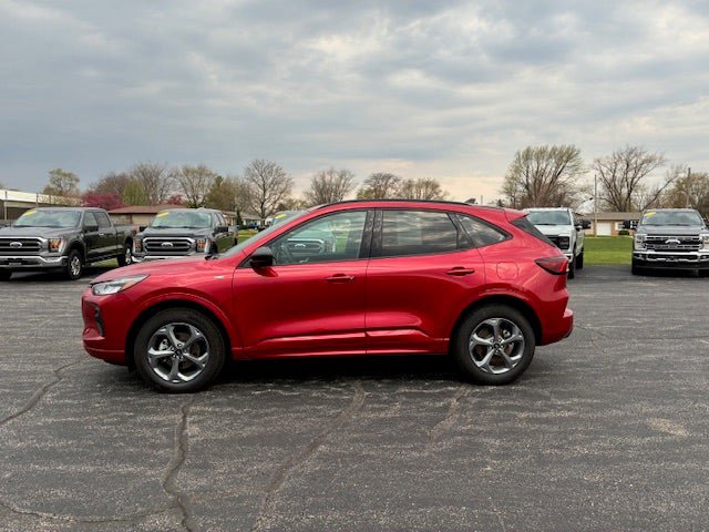 Used 2024 Ford Escape ST-Line w/ Tech Pack #1 AWD/4WD image 2