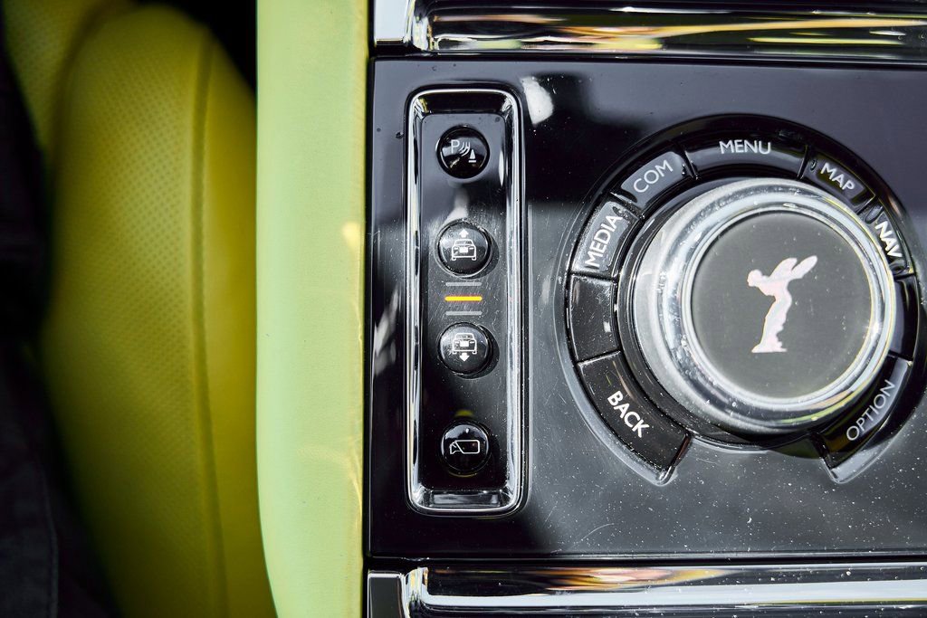 Used 2022 Rolls-Royce Cullinan Black Badge w/ Dark Exterior Package image 73