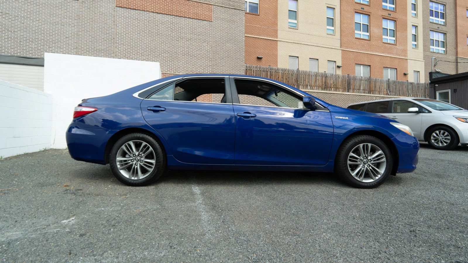Used 2016 Toyota Camry SE FWD image 2