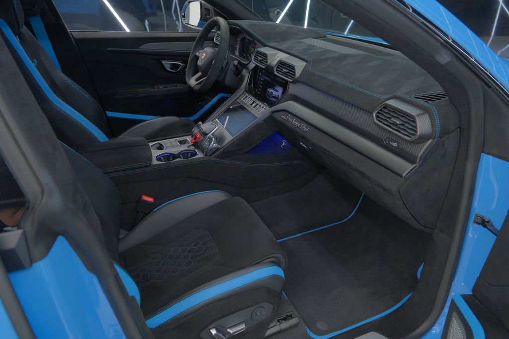 Used 2024 Lamborghini Urus Performante AWD/4WD image 43