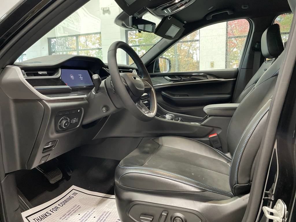 New 2024 Jeep Grand Cherokee Trailhawk w/ Advanced Protech Group II AWD/4WD image 15