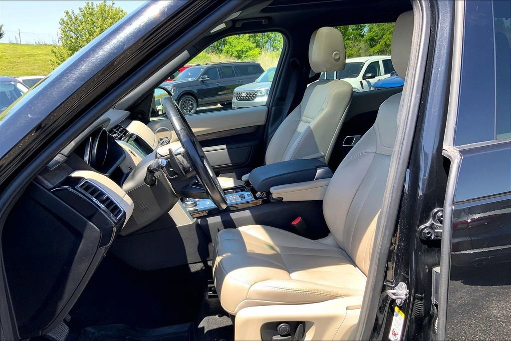 Used 2017 Land Rover Discovery HSE AWD/4WD image 9