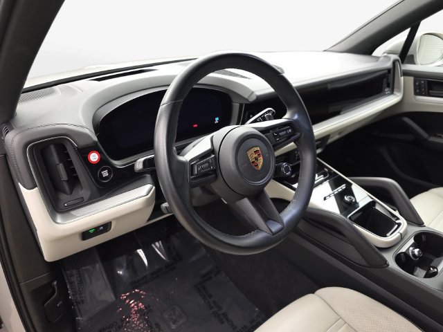 Used 2024 Porsche Cayenne AWD/4WD image 16