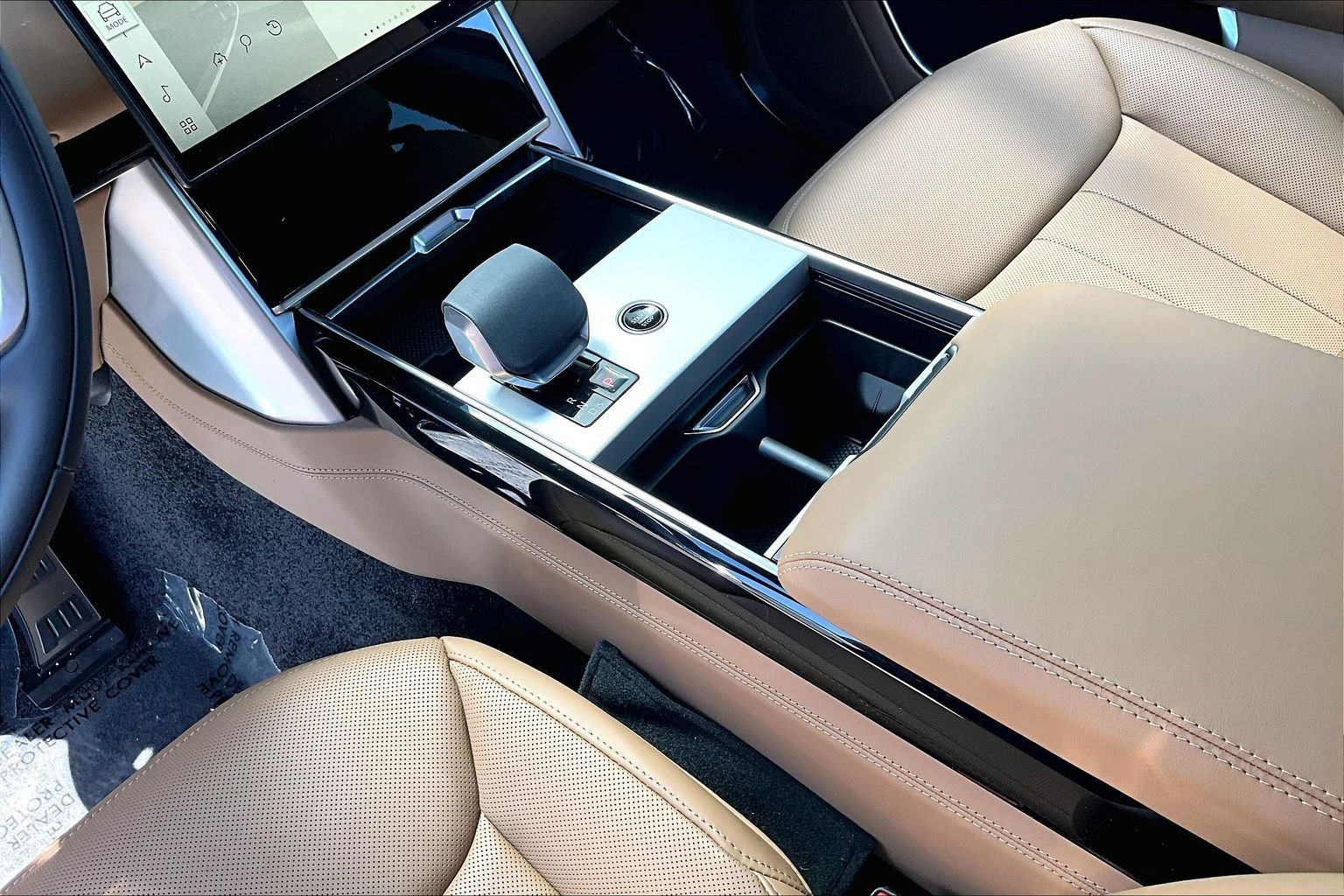 New 2026 Land Rover Range Rover Long Wheelbase SE AWD/4WD image 8