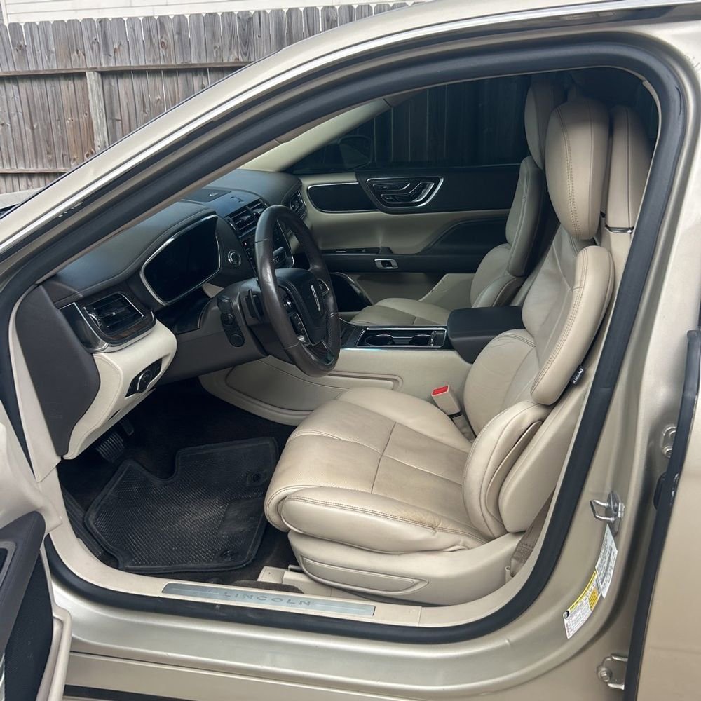 Used 2017 Lincoln Continental Select w/ Climate Package image 5