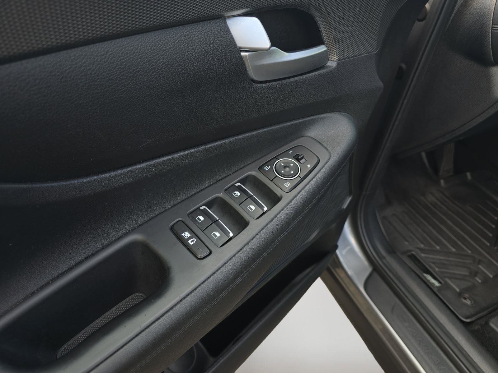 Used 2019 Hyundai Santa Fe SE AWD/4WD image 21