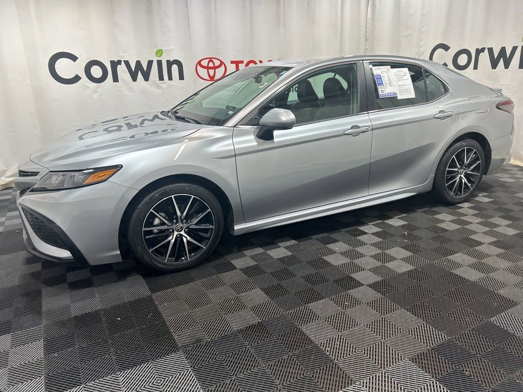Used 2024 Toyota Camry SE image 4