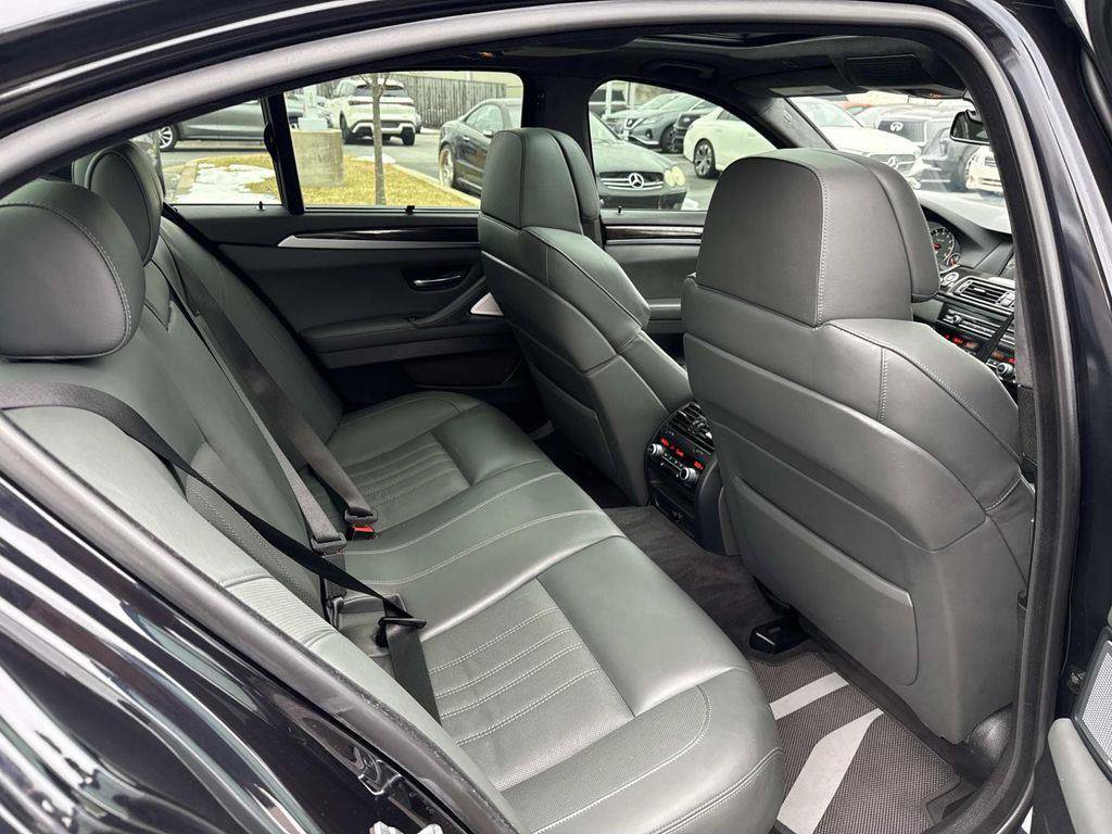 Used 2013 BMW M5 RWD image 39