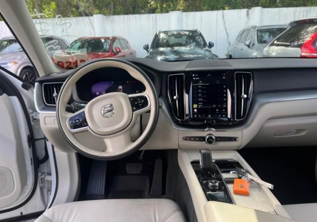 Used 2023 Volvo XC60 B5 Core w/ Protection Package Premier image 3