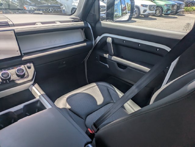 Used 2025 Land Rover Defender 110 X-Dynamic SE AWD/4WD image 14