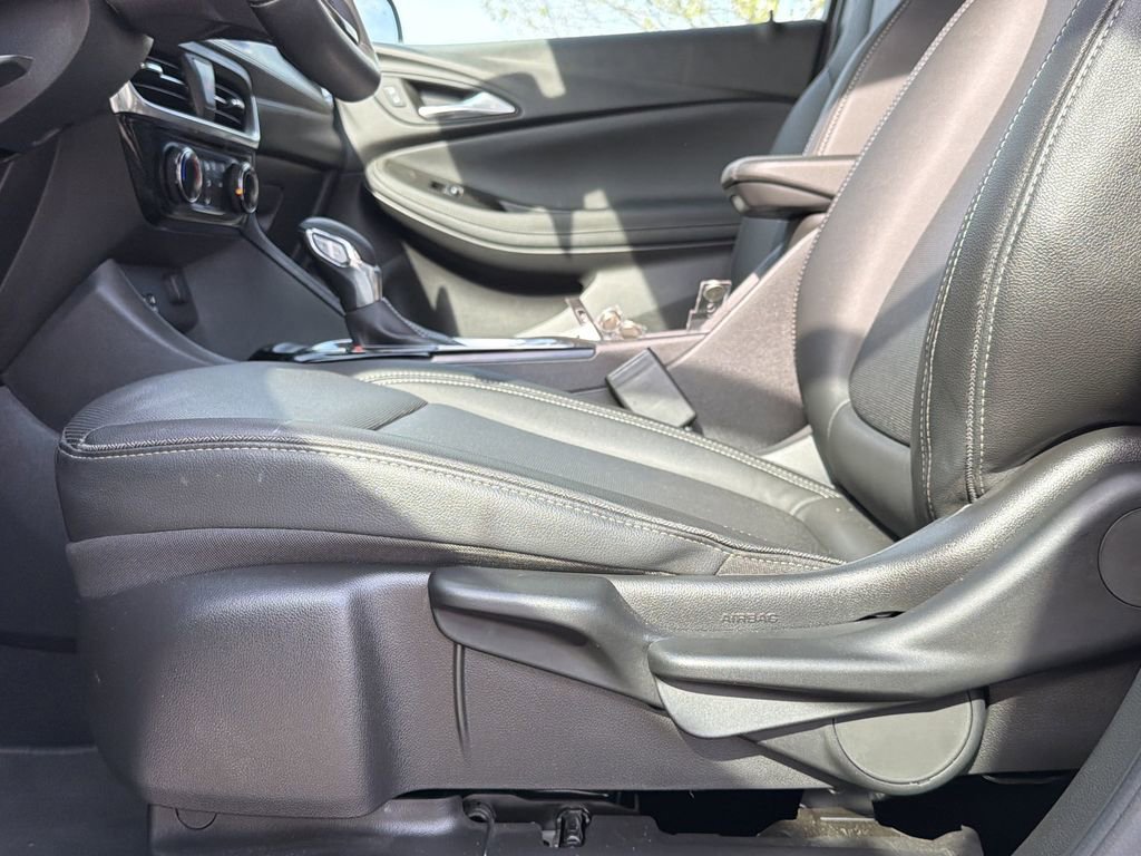 Used 2024 Buick Encore GX Sport Touring w/ Black Roof Package image 21