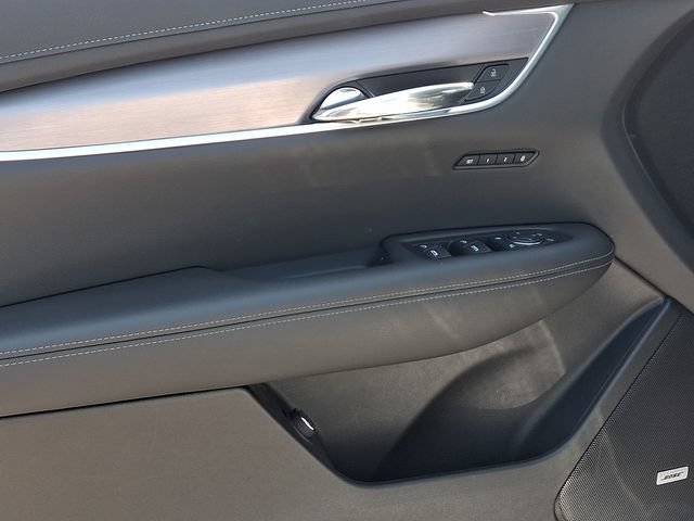 Certified 2025 Cadillac XT6 Luxury AWD/4WD image 12
