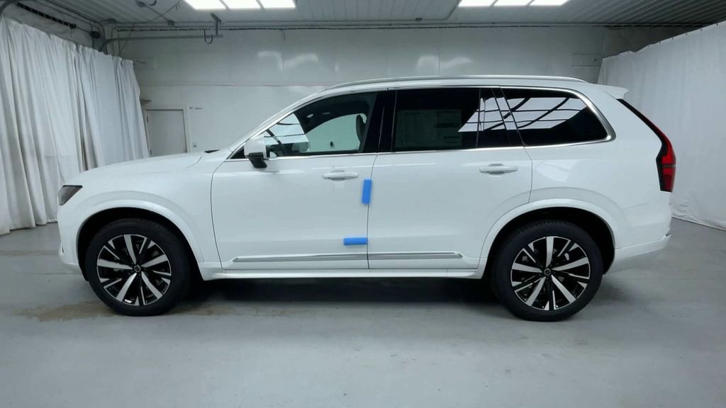 New 2026 Volvo XC90 B6 Core image 17