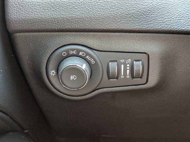 Used 2019 Jeep Compass Latitude FWD image 36