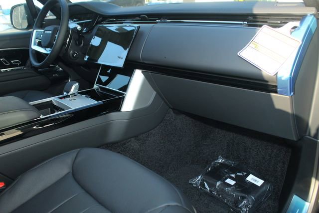 New 2026 Land Rover Range Rover Long Wheelbase SE image 24