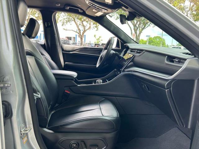 Certified 2024 Jeep Grand Cherokee Limited w/ Black Appearance Package image 32