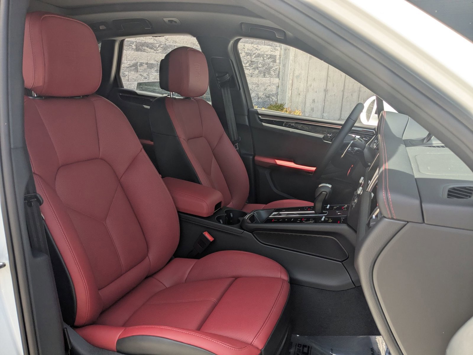 Used 2025 Porsche Macan image 25