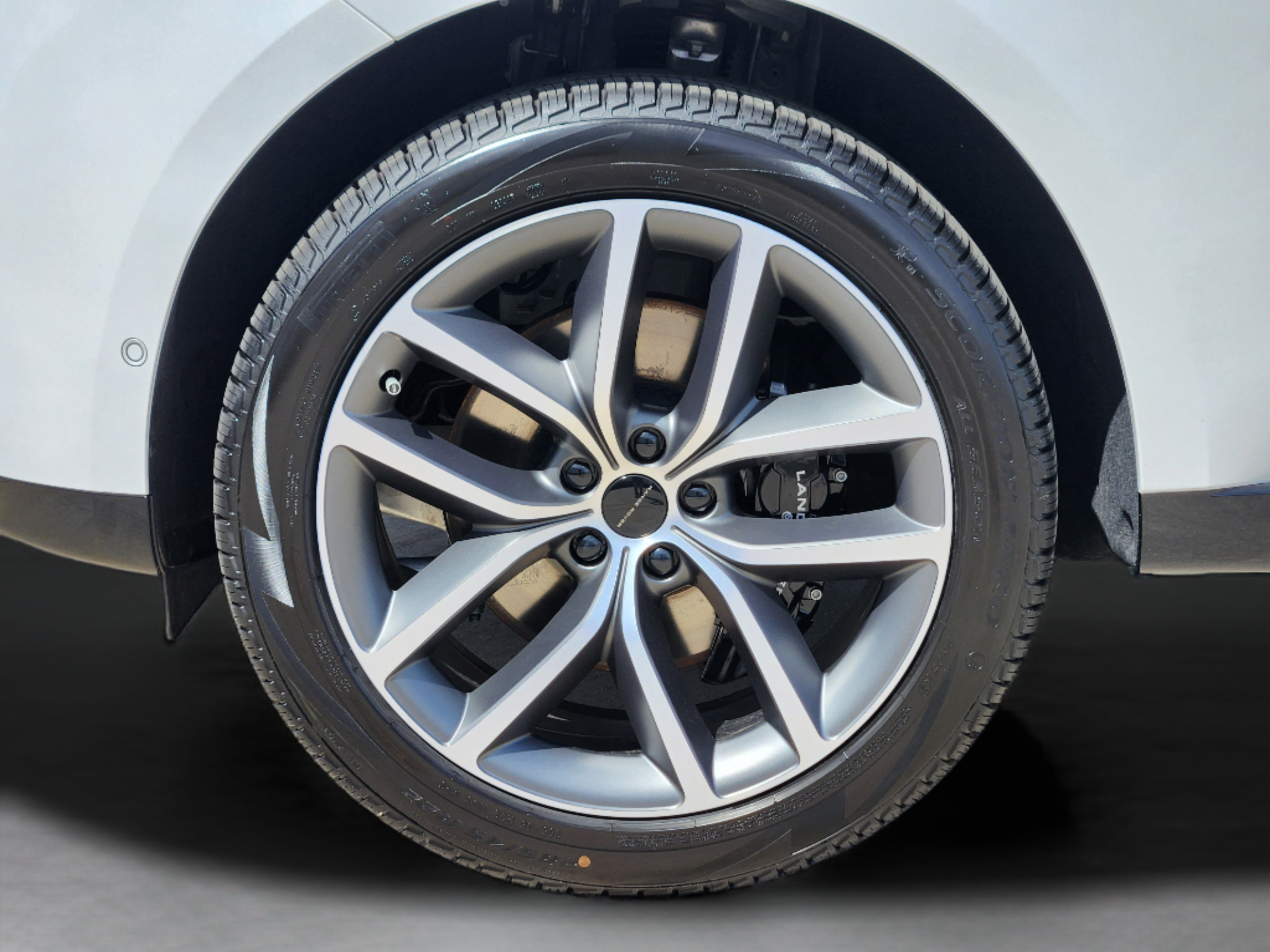Certified 2026 Land Rover Range Rover SE AWD/4WD image 33