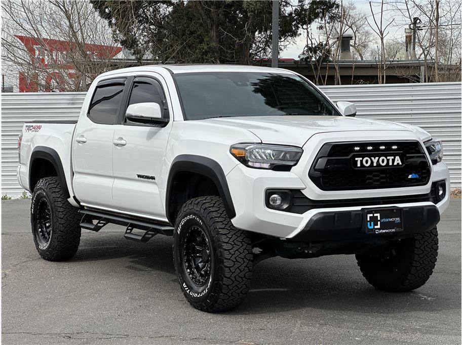 Used 2023 Toyota Tacoma TRD Off-Road w/ TRD Premium Off Road Package image 8