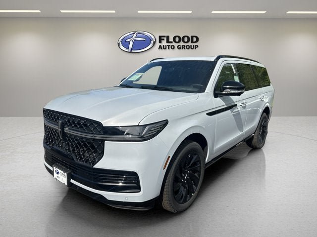 New 2026 Lincoln Navigator Reserve w/ Jet Appearance Package AWD/4WD image 3