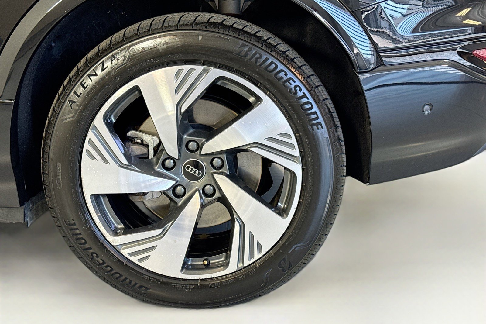 Used 2025 Audi Q6 e-tron Premium Plus w/ Premium Plus AWD/4WD image 28