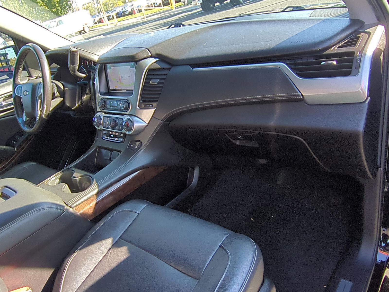 Used 2018 Chevrolet Suburban LT w/ Luxury Package image 27