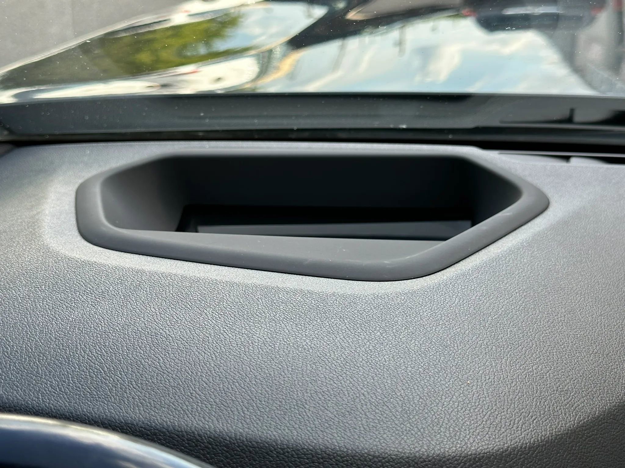 Used 2018 BMW 530e w/ Premium Package 2 image 33