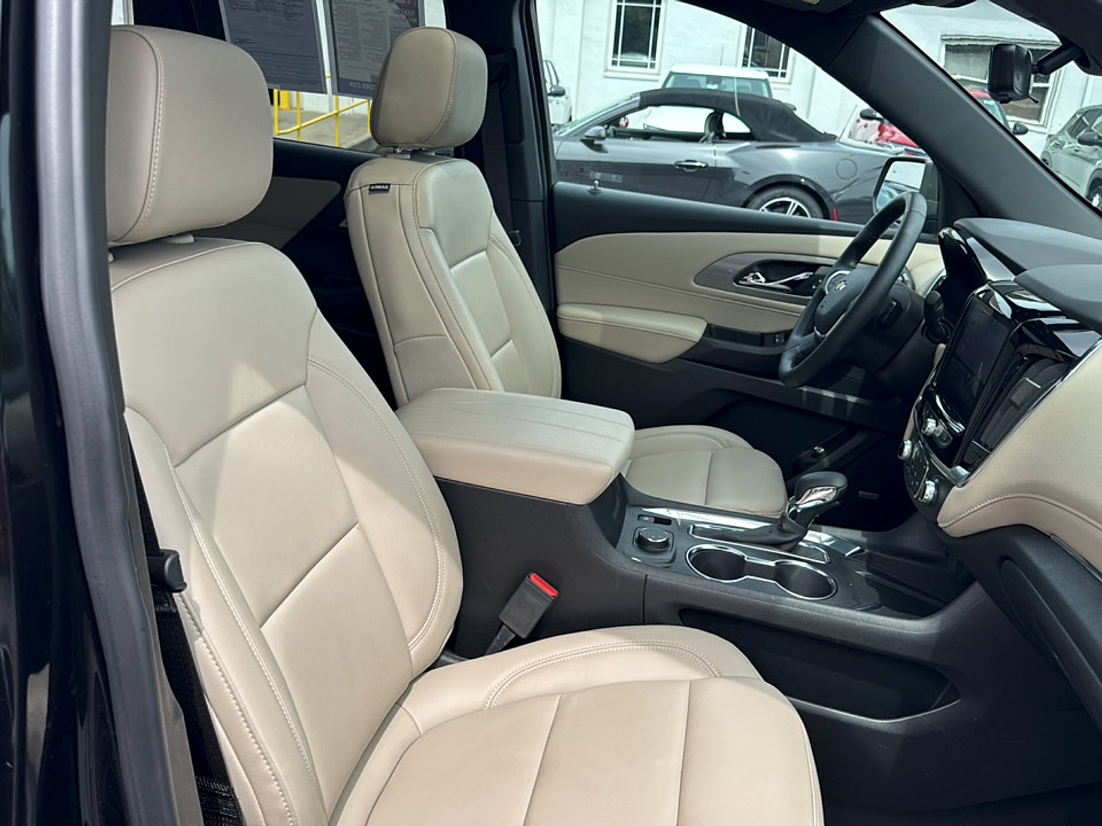 Used 2023 Chevrolet Traverse LT w/ LT Premium Package AWD/4WD image 8