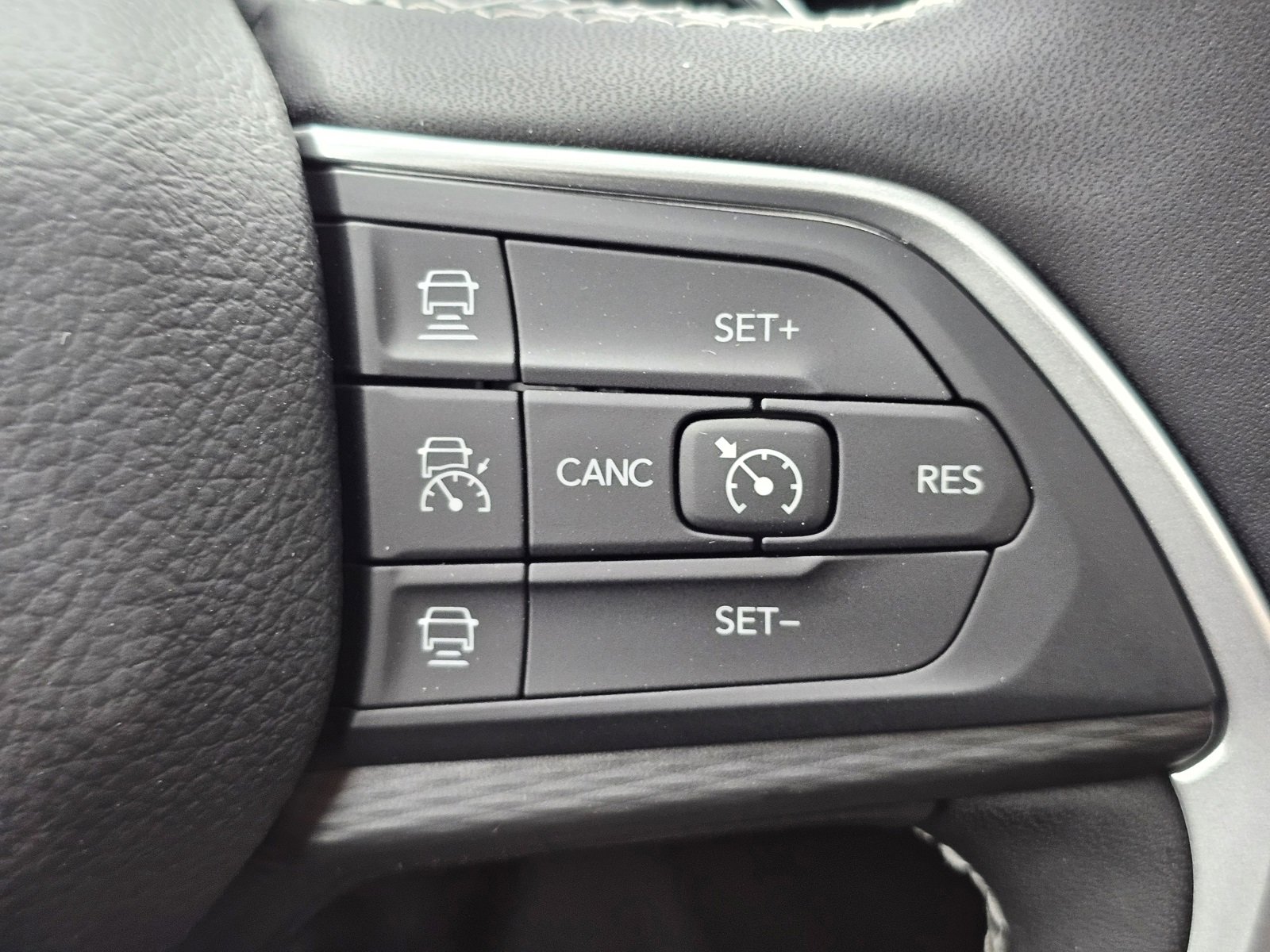 New 2025 Jeep Grand Cherokee L Laredo image 15