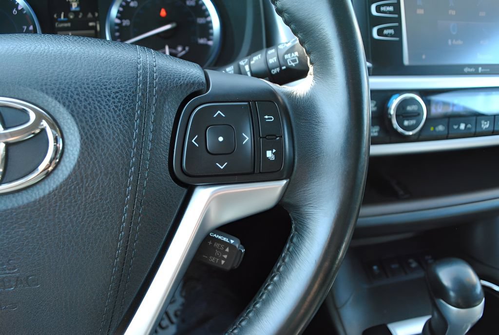 Used 2015 Toyota Highlander XLE AWD/4WD image 19