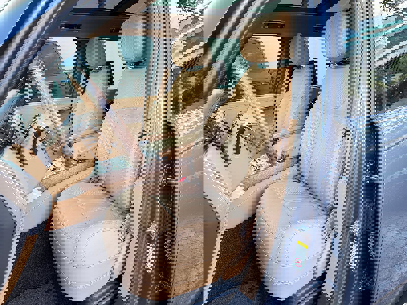 Used 2024 Land Rover Range Rover Long Wheelbase Autobiography image 34