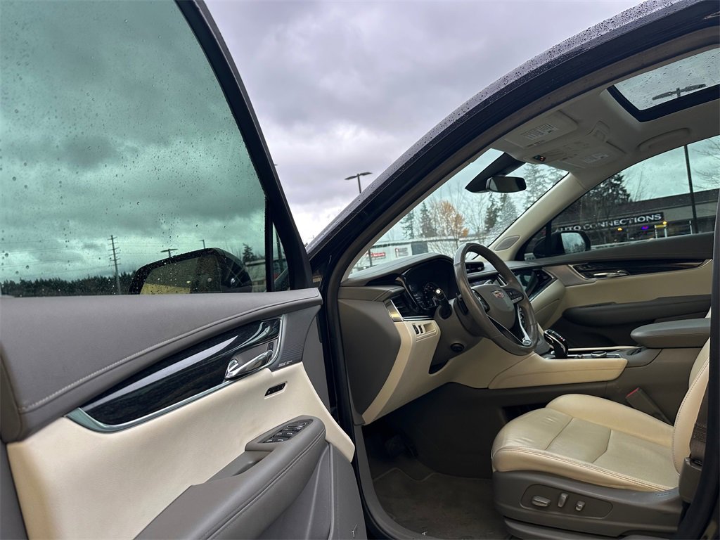 Used 2021 Cadillac XT6 Premium Luxury image 21