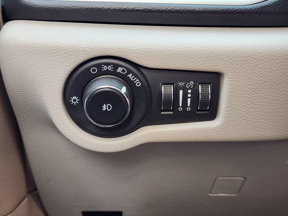 Used 2022 Chrysler Pacifica Touring-L FWD image 42