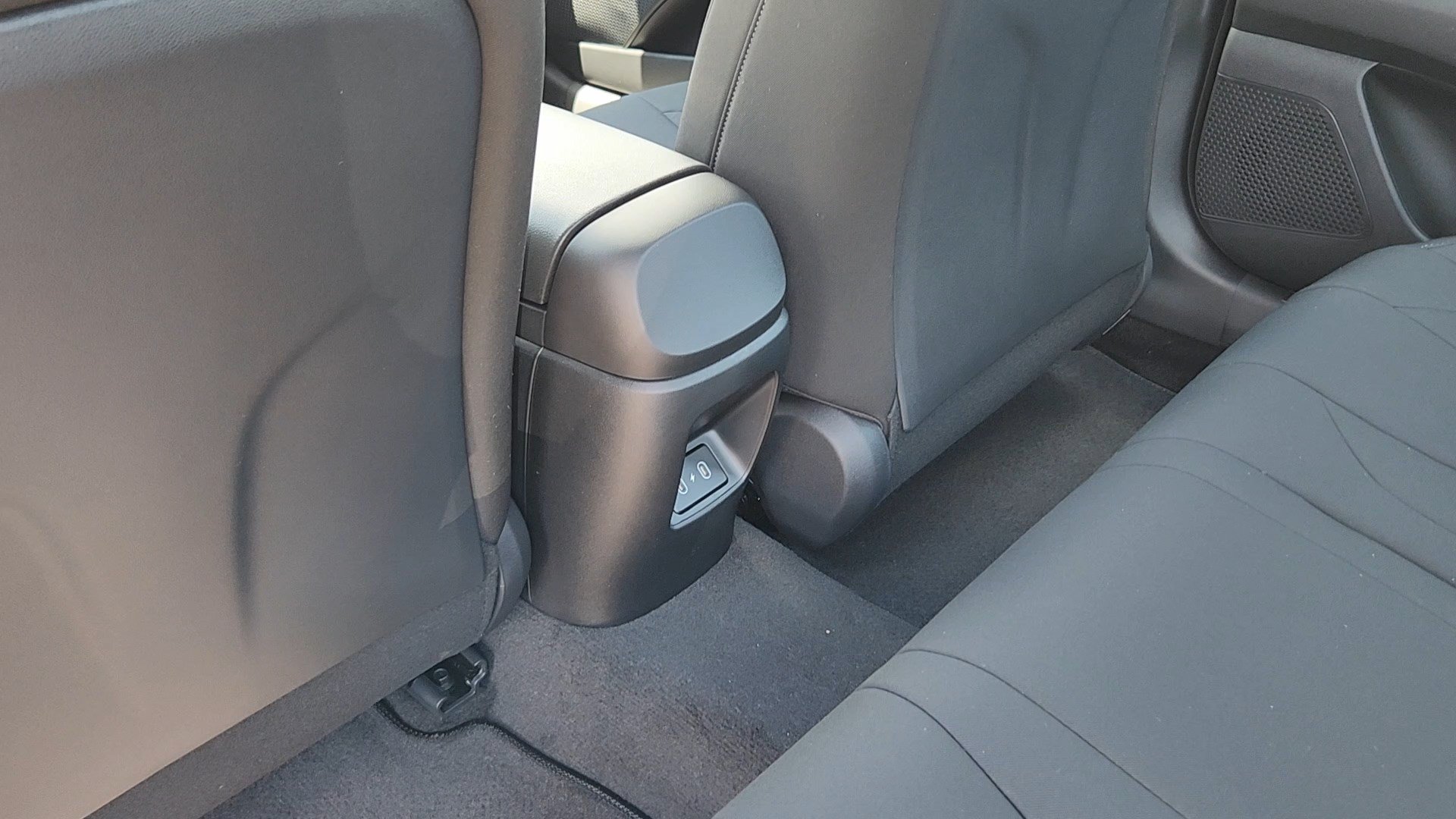 New 2026 Hyundai Elantra Sport FWD image 16