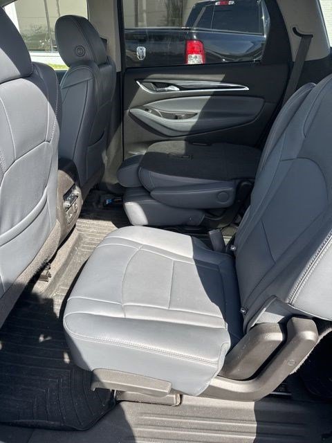 Used 2019 Buick Enclave Essence image 17