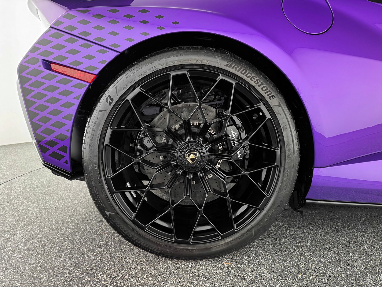 Used 2023 Lamborghini Huracan STO image 29