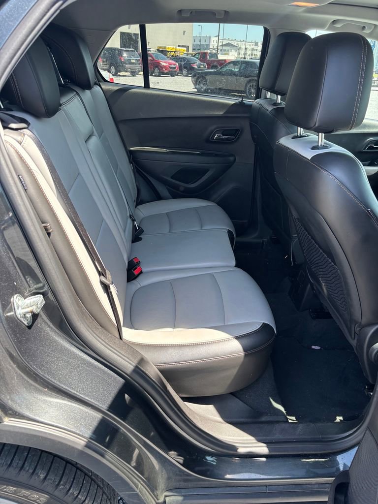 Used 2017 Chevrolet Trax Premier w/ Driver Confidence II Package AWD/4WD image 14