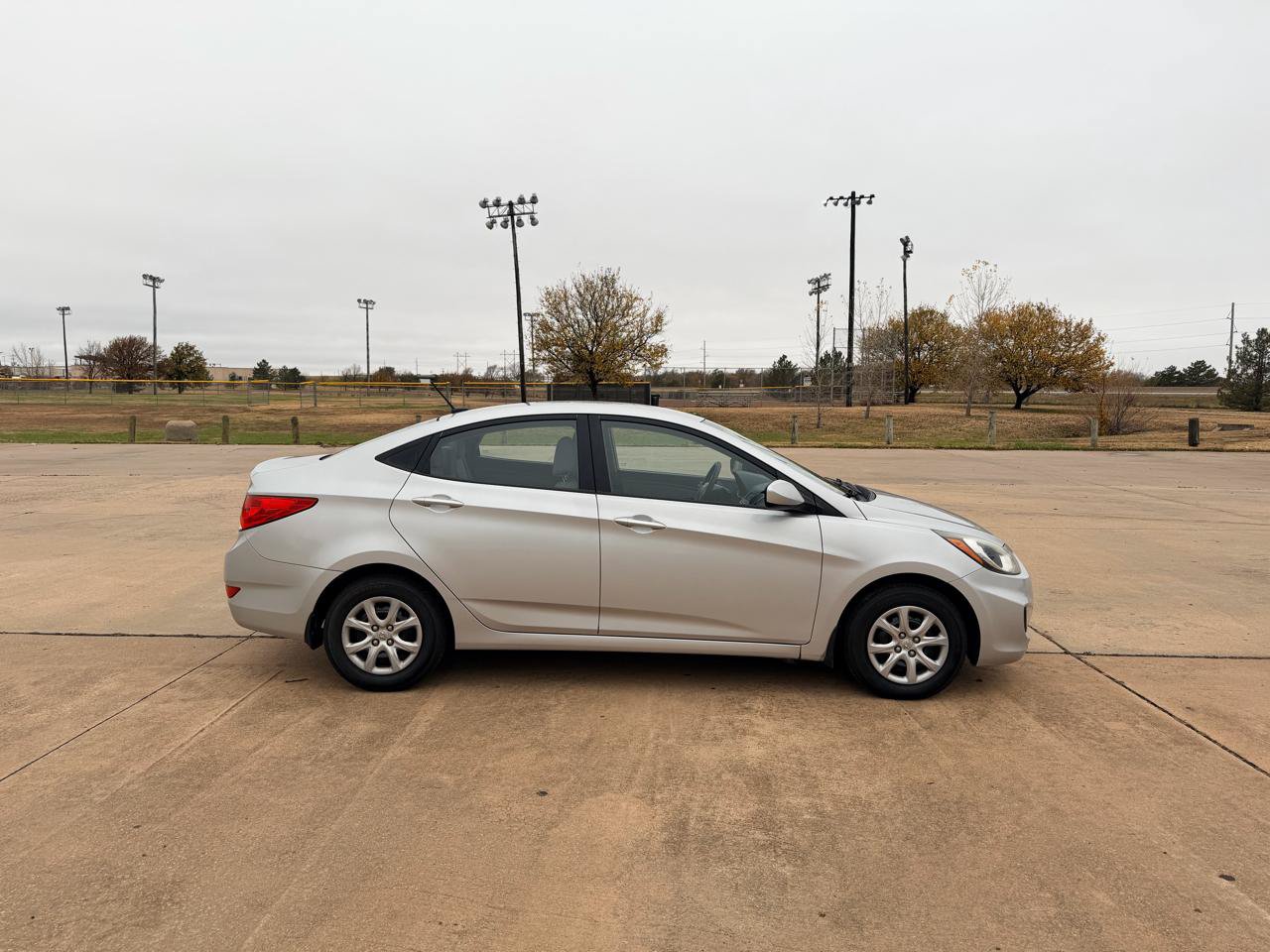 Used 2013 Hyundai Accent GLS FWD image 21