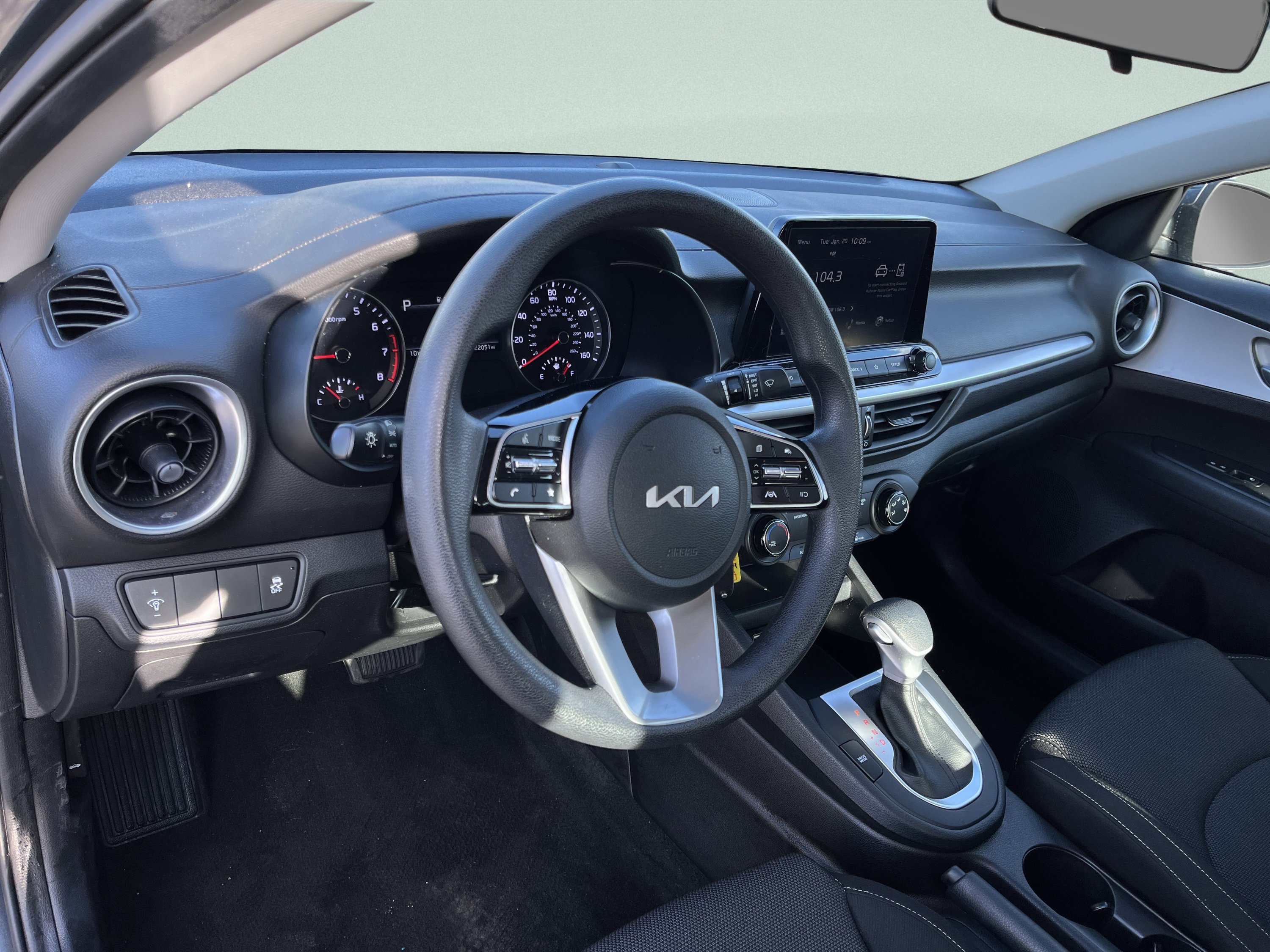 Used 2023 Kia Forte LXS image 17