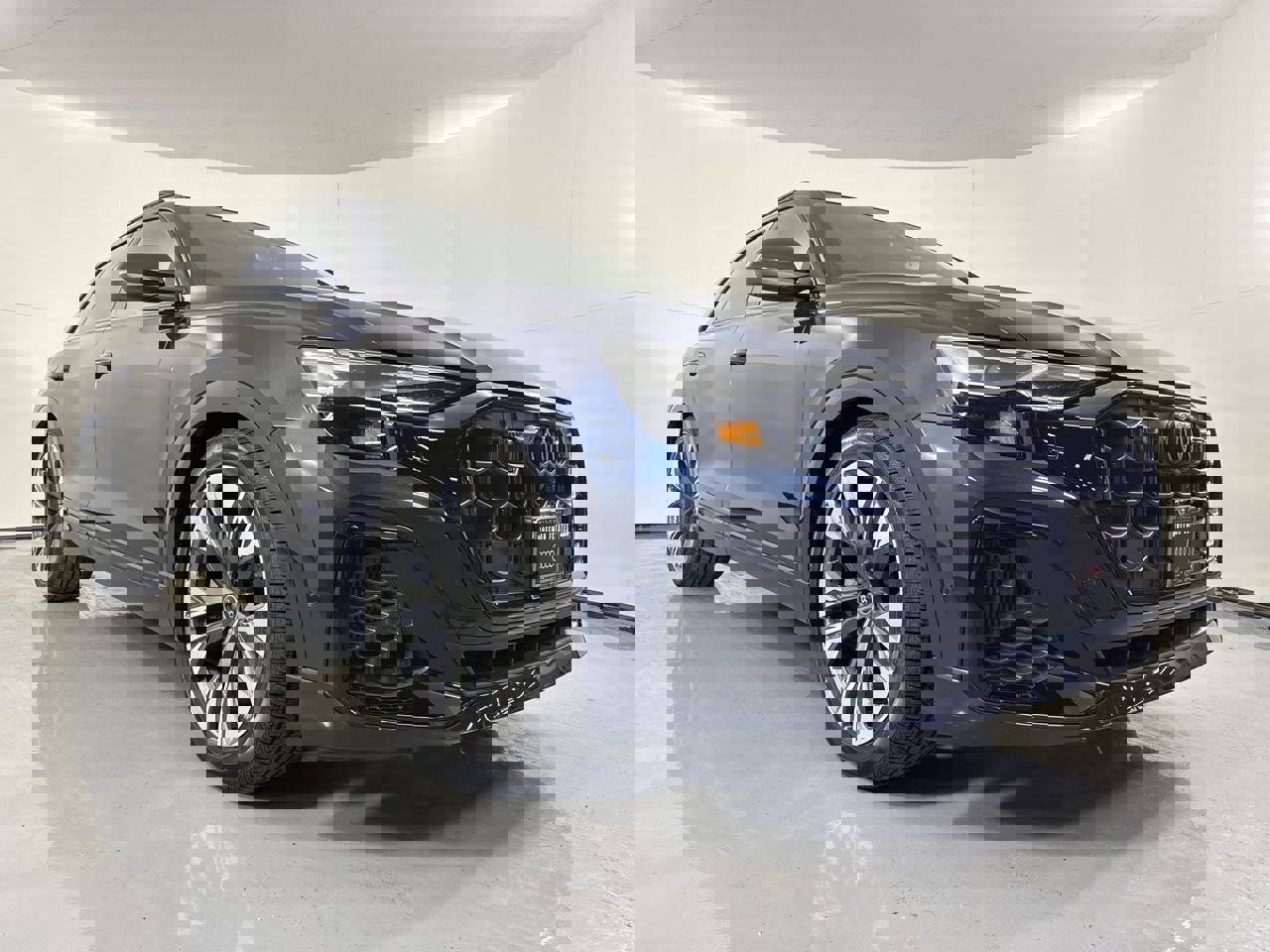 Used 2025 Audi Q8 Prestige image 3