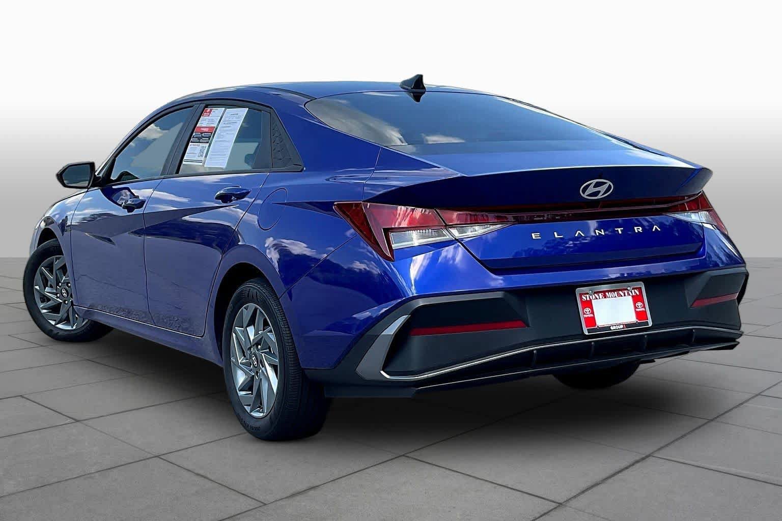 Used 2024 Hyundai Elantra SEL FWD image 12