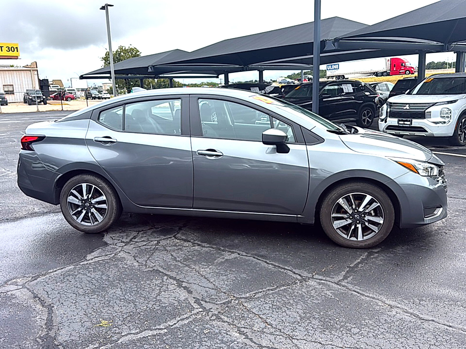 Used 2025 Nissan Versa SV FWD image 3