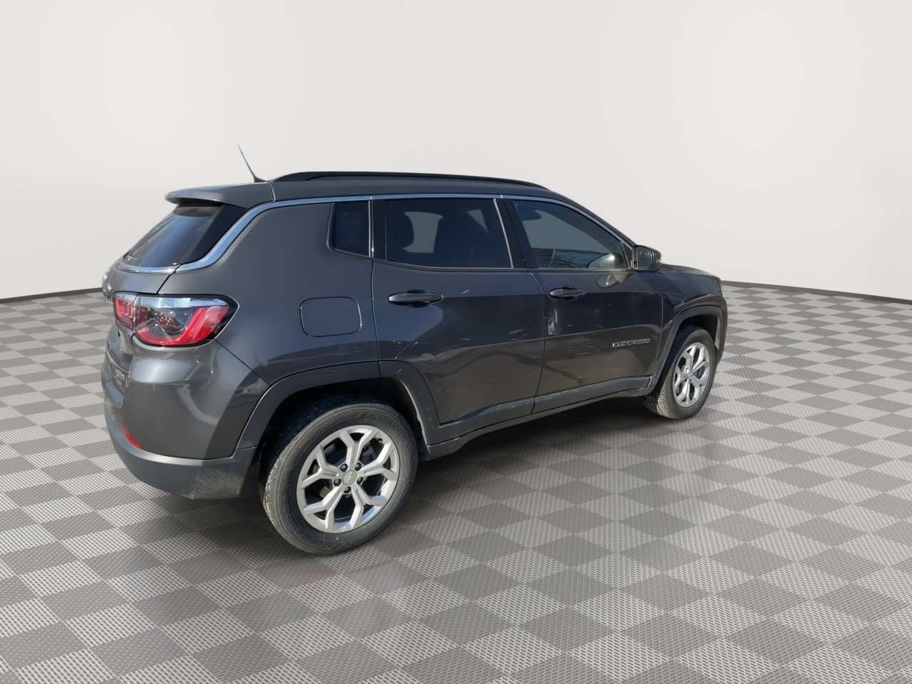 Used 2024 Jeep Compass Latitude image 8