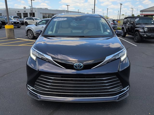 Certified 2023 Toyota Sienna Limited FWD image 2