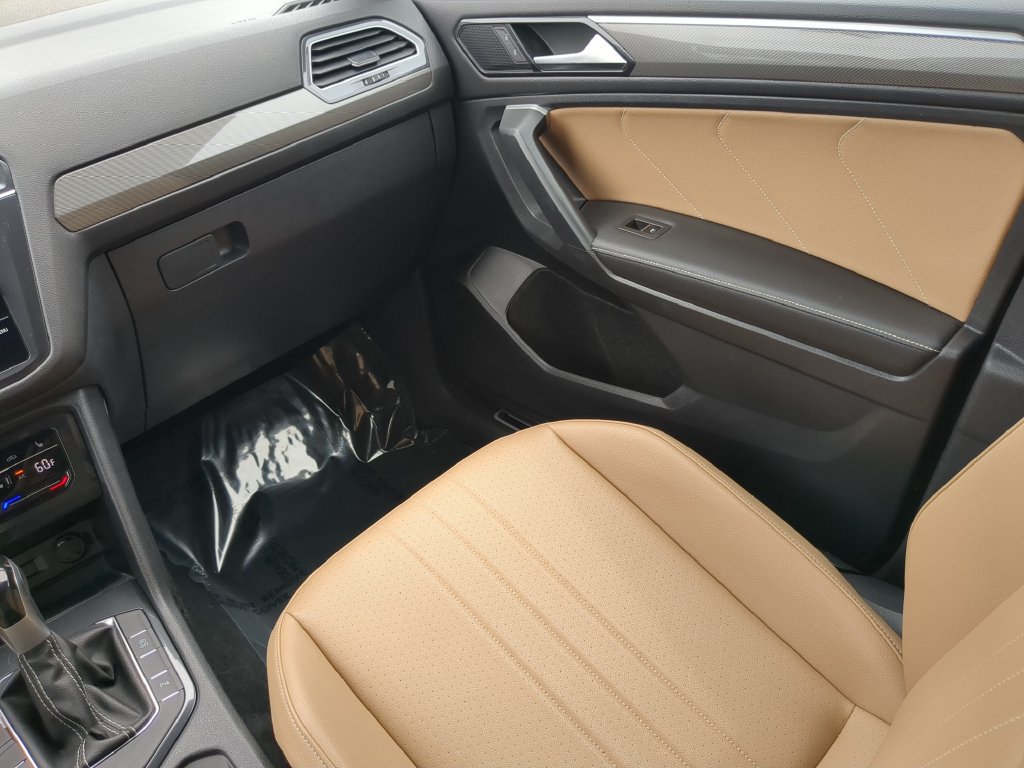 Certified 2023 Volkswagen Tiguan SE R-Line FWD image 15