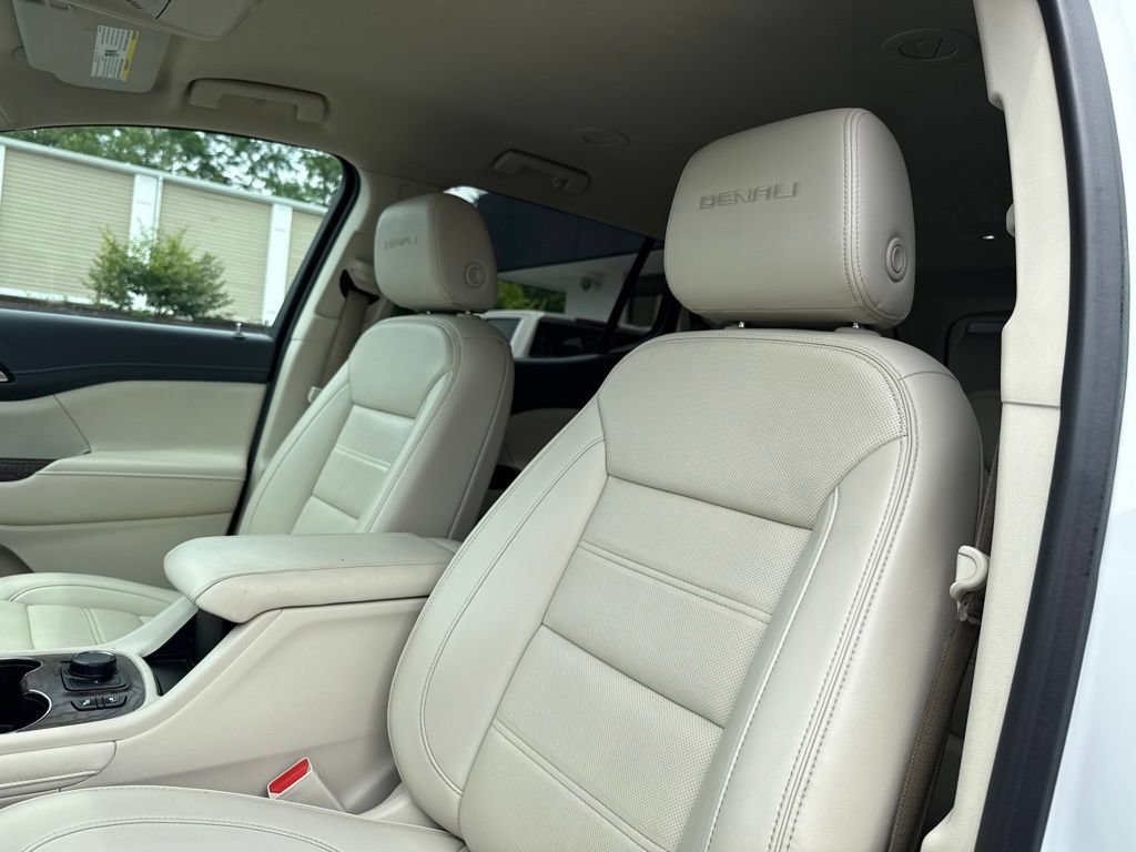 Used 2021 GMC Acadia Denali w/ Denali Technology Package FWD image 16