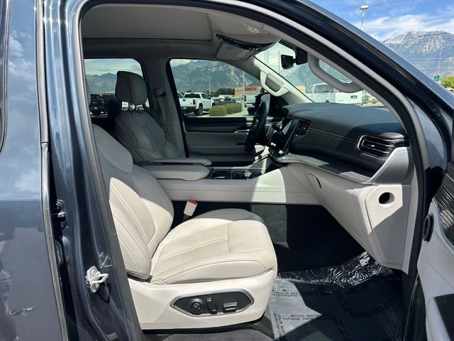 Used 2023 Jeep Wagoneer L Series III w/ Premium Group I AWD/4WD image 32