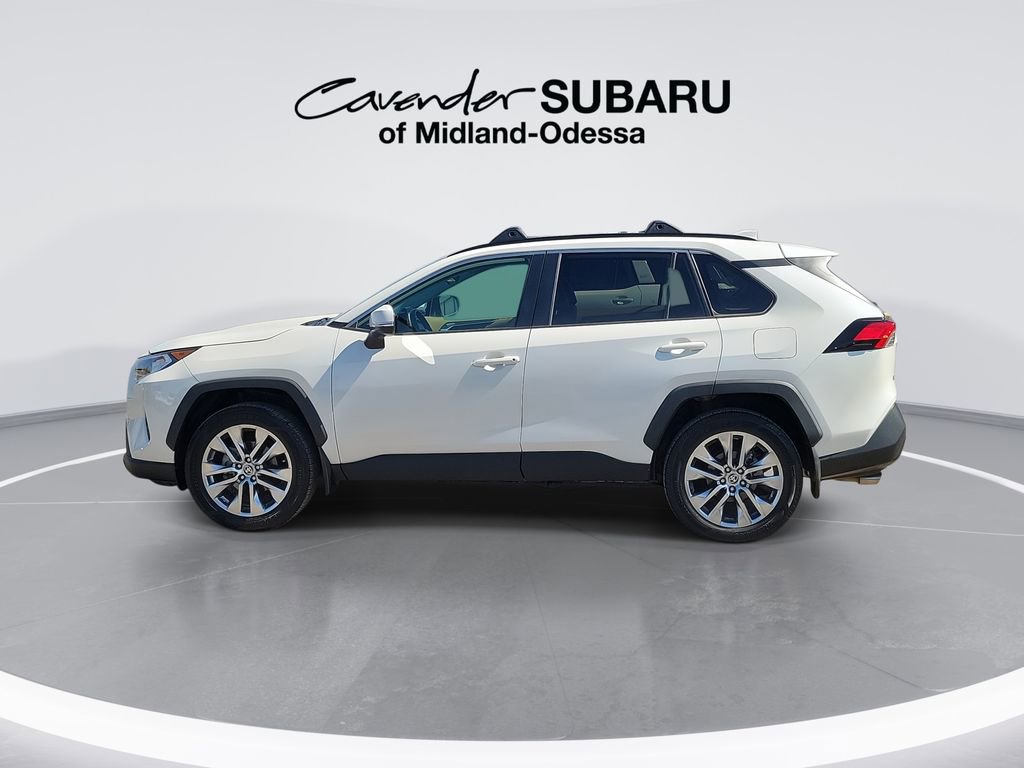 Used 2021 Toyota RAV4 XLE Premium image 5