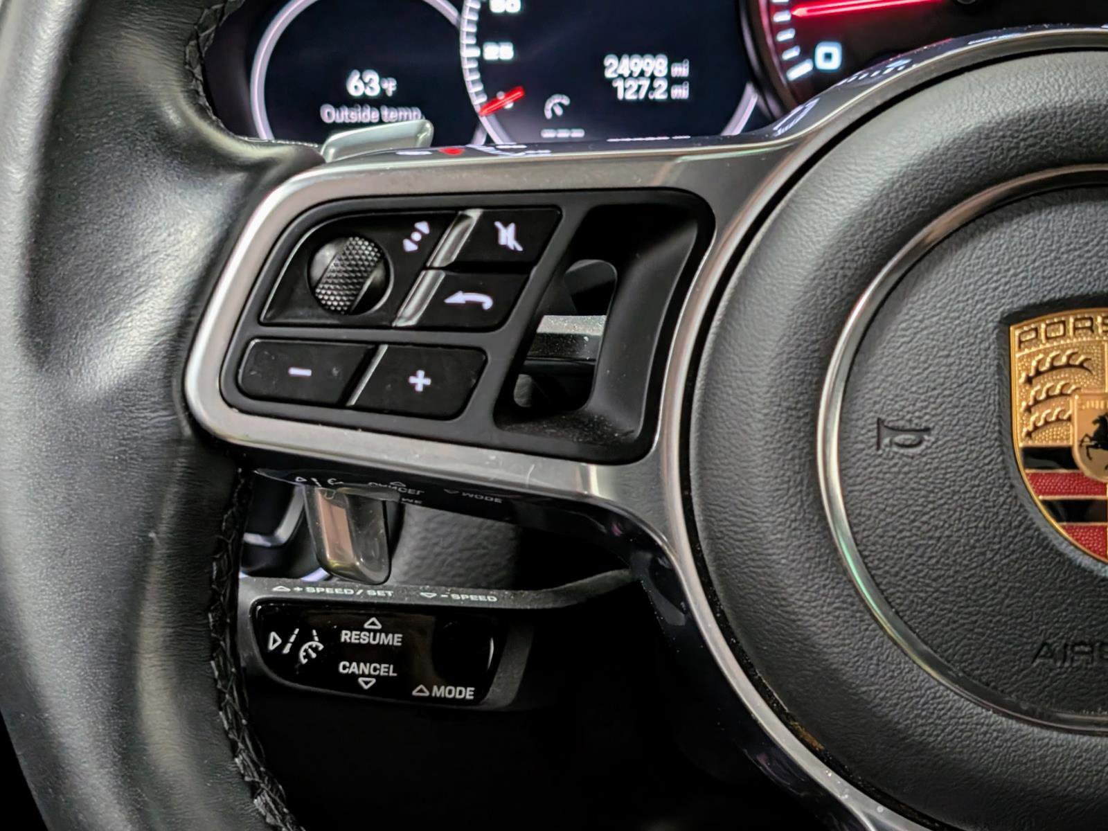 Used 2022 Porsche Cayenne Platinum Edition w/ Premium Package image 34